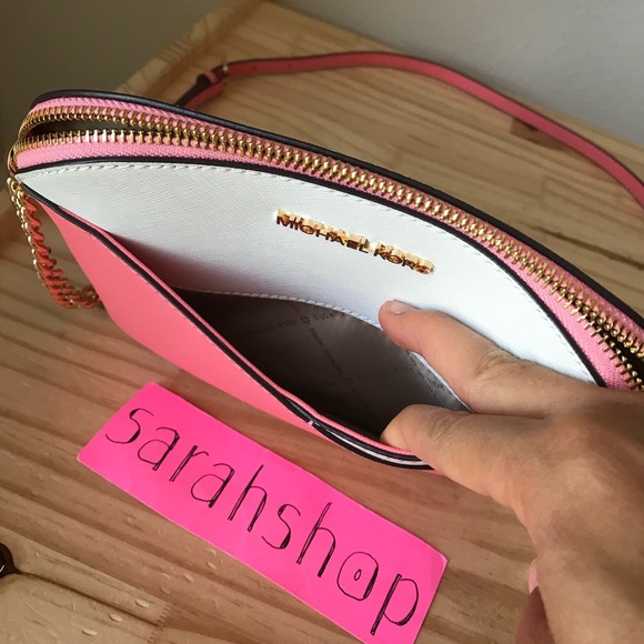 🌼Michael Kors Purse - Picture 8 of 13